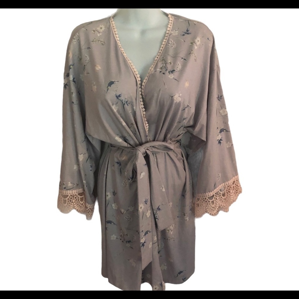 Flora Nikrooz Floral Print Short Bathrobe Kimono Size M Printed Crochet Cuff